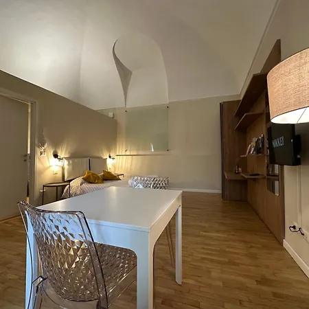 Apartment Center Two By Cinelli Vercelli